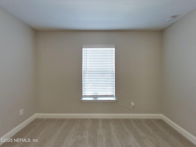 Building Photo - 523 Meldrum Ln