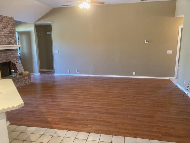 Building Photo - 1115 Hilton Dr