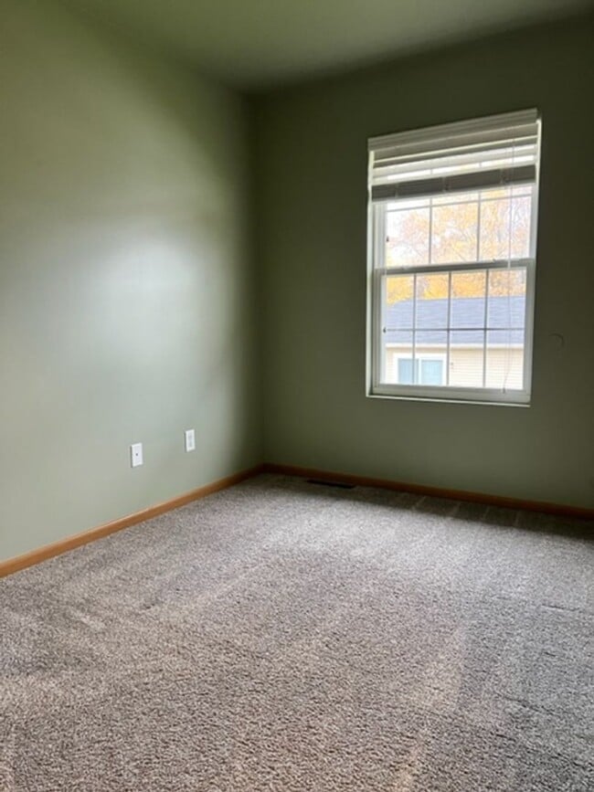 Building Photo - Charming 3-Bedroom, 1.5-Bathroom Townhouse for Rent in Valparaiso, Indiana