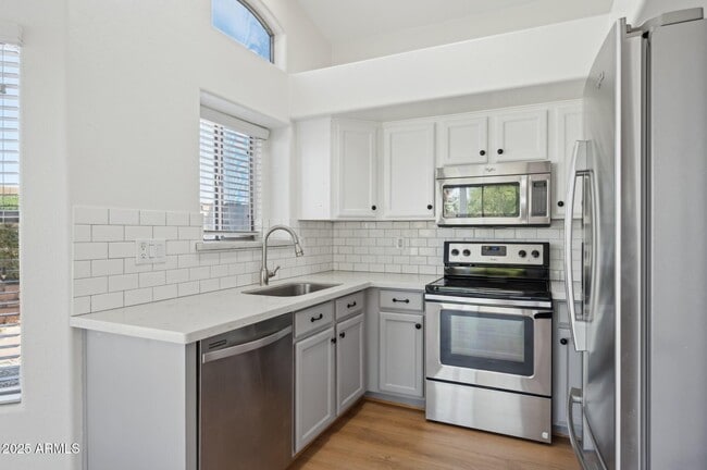 Building Photo - 2131 S Peppertree Dr