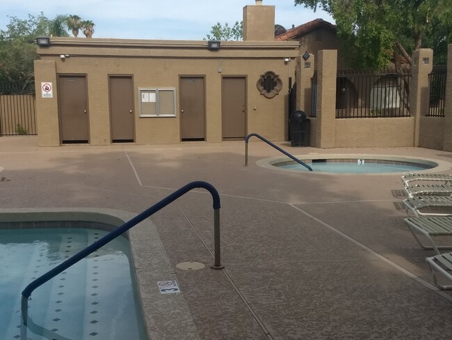 Building Photo - 2225 E Forge Ave