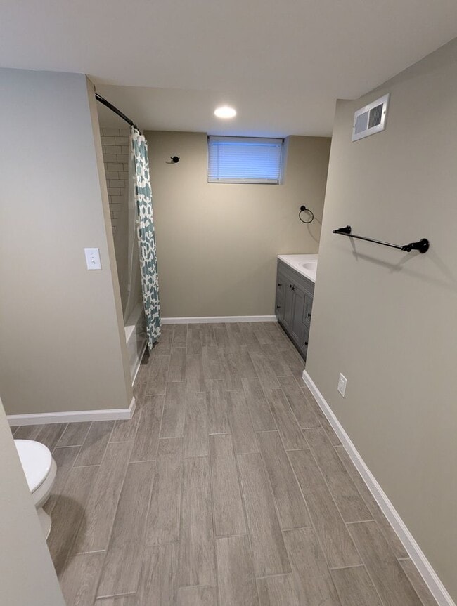 Building Photo - Charming & Spacious Home in the Heart of Richfield
