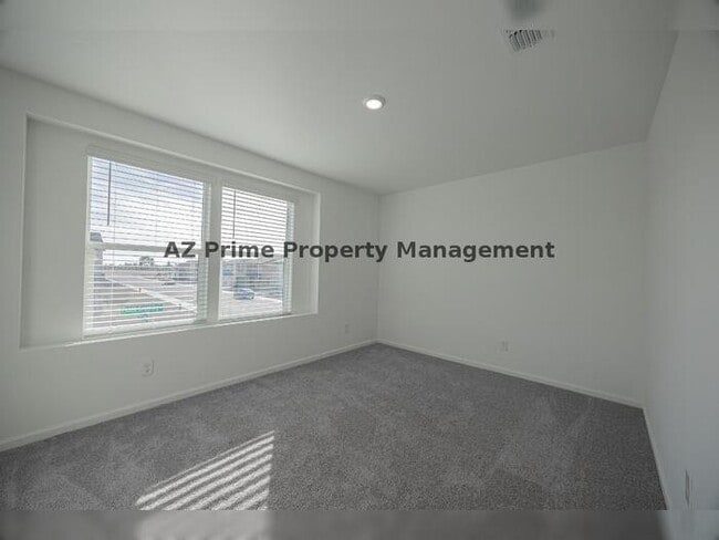 Building Photo - 334 Paseo Xing Ln