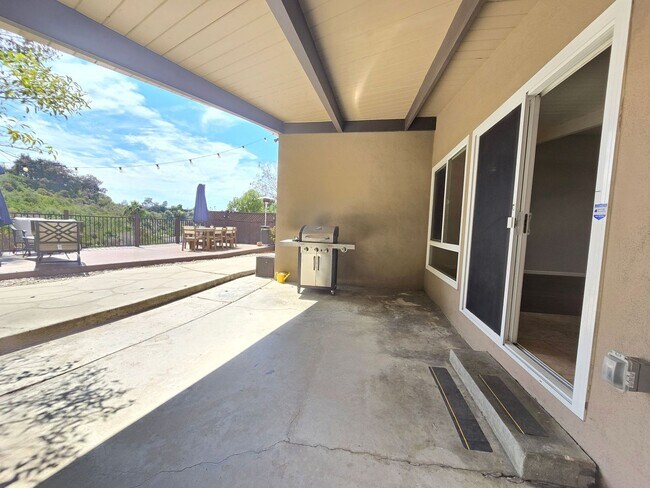 Building Photo - 5539 Baja Dr