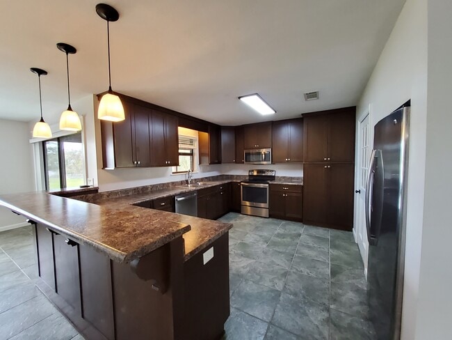 Building Photo - 7402 Hwy 2302