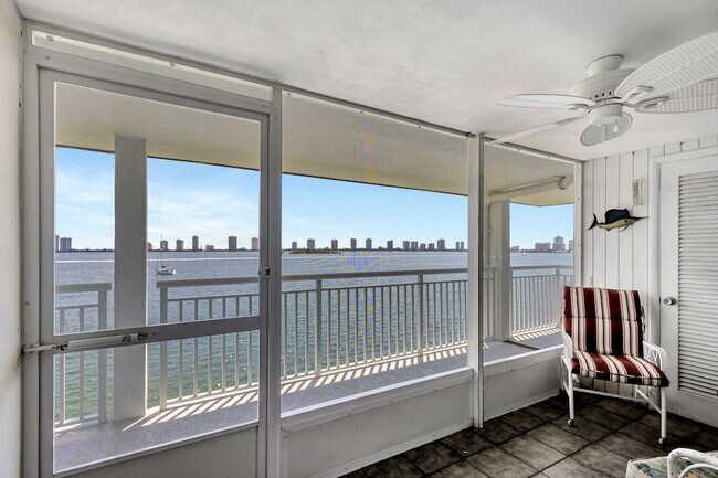 Building Photo - 100 Shore Ct