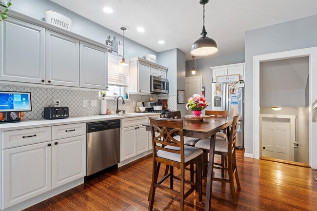 Building Photo - 1041 Stonewall Ln