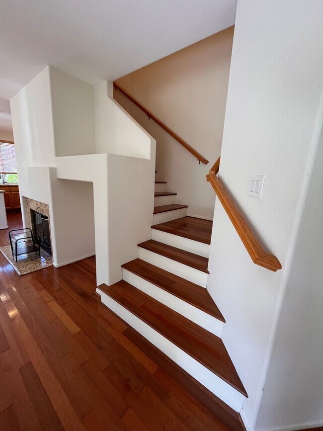 Building Photo - Encinitas Gem: Stunning 2 Bed 2.5 Bath Tow...