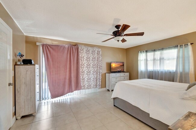 Building Photo - 2305 Lowson Blvd