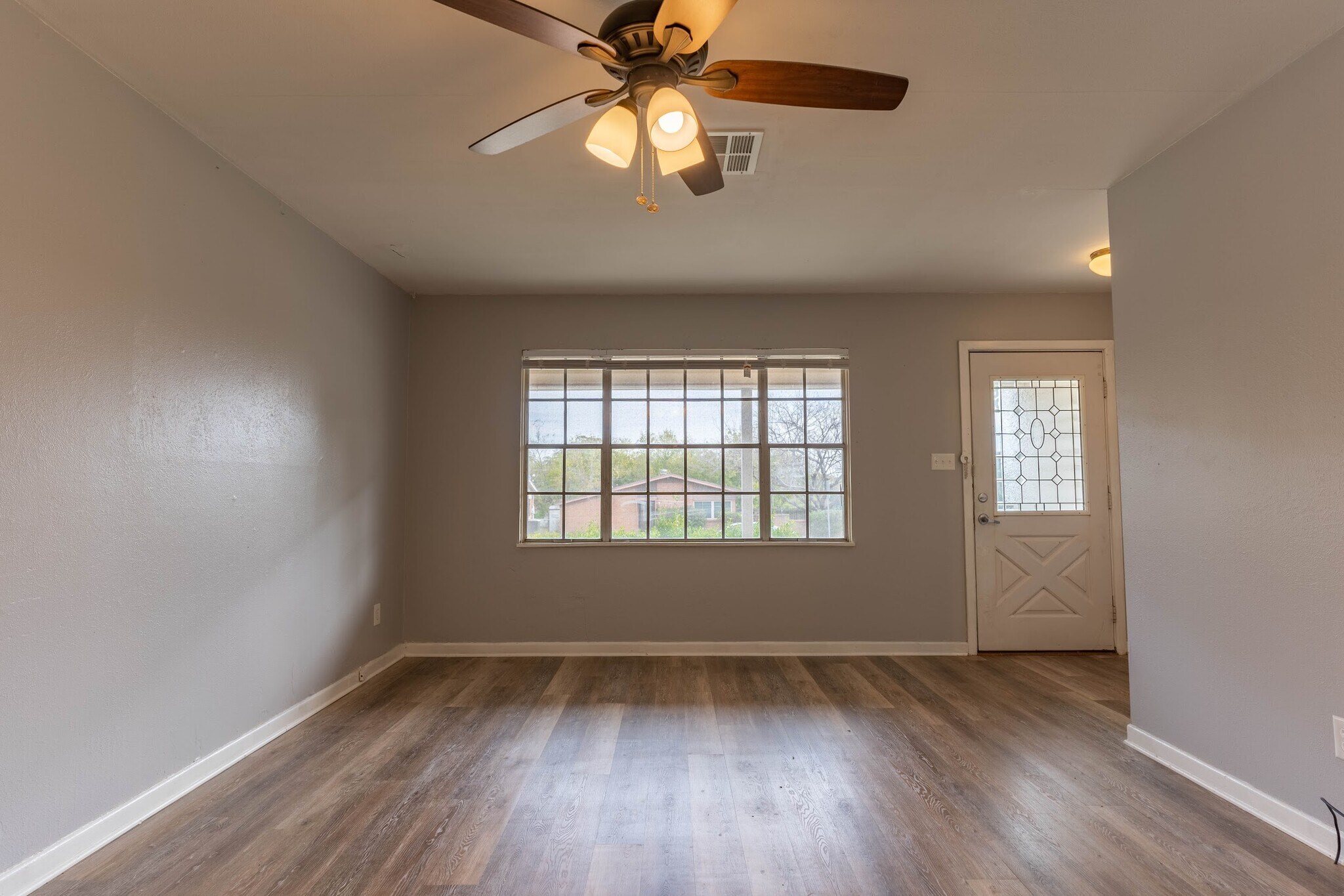 Living room - 1800 Hilltop Dr