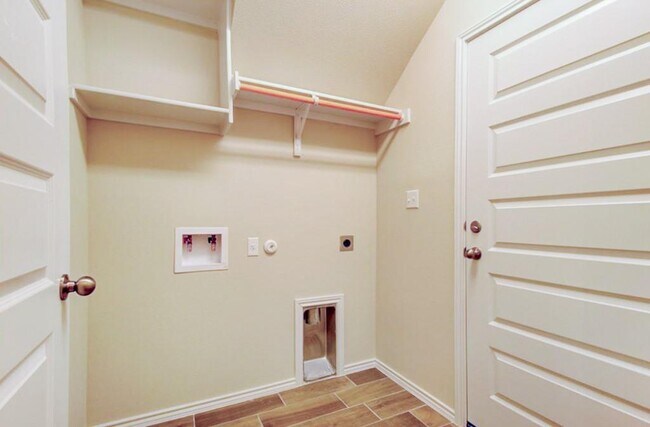 Building Photo - 3453 Pauling Loop