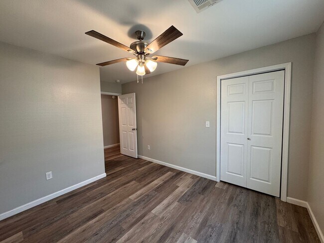 Building Photo - 4120 W 56th Pl
