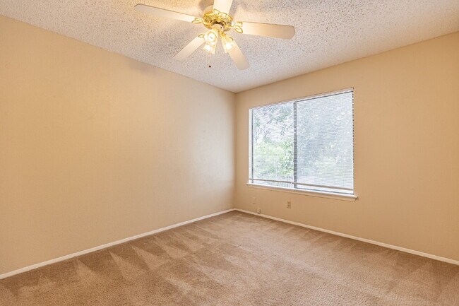 Building Photo - 9524 Quail Village Ln