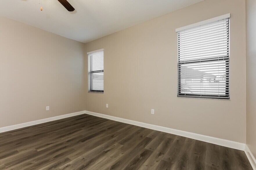 Building Photo - 10007 Ivory Dr