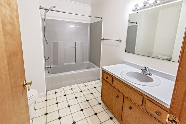 Building Photo - 3 bedroom, 2 bath home in North Wilmington