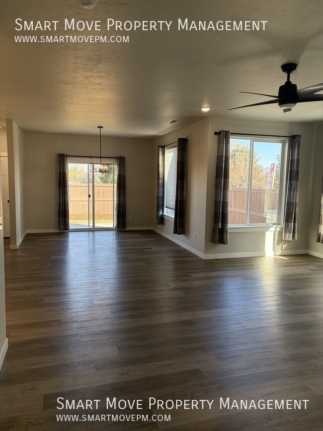 Building Photo - 10000 W La Jolla Dr