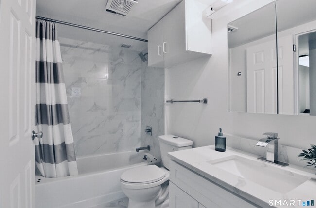 Building Photo - 127 Greyrock Pl