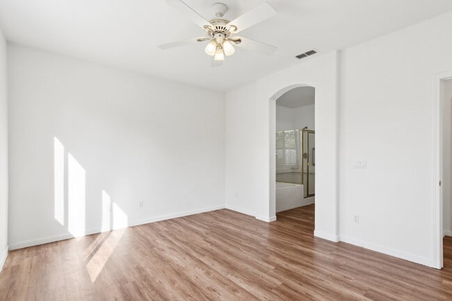 Building Photo - Single-Story 3-Bedroom with 3-Car Garage in Mace Ranch