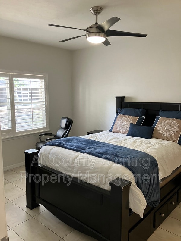 Building Photo - 4700 SW Archer Rd