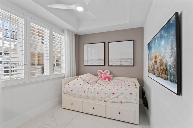 Building Photo - 19143 Fisher Island Dr