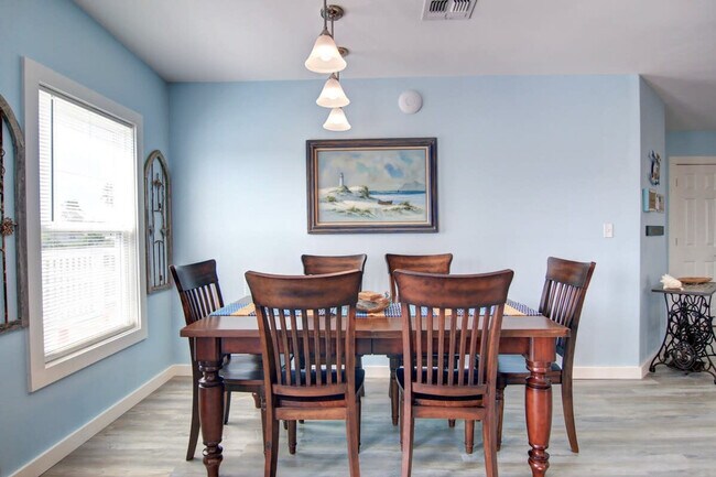 Building Photo - 1300 Eleventh Street-SI ID1023200P