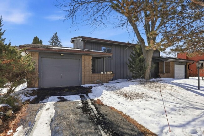 Building Photo - 957 Beta Dr