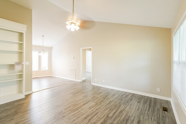 Building Photo - 1350 Chucker Dr