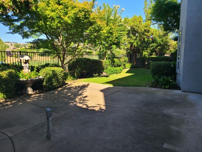 Building Photo - 4 Bdrm, 3 Bath on Empire Ranch Golf Course