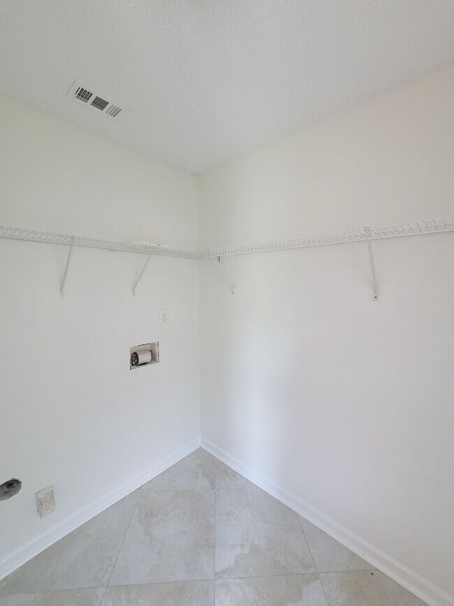 Building Photo - 9623 Cobblebrook Dr