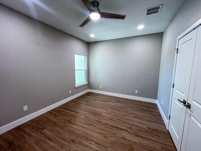 Building Photo - 2885 Leah's Ln