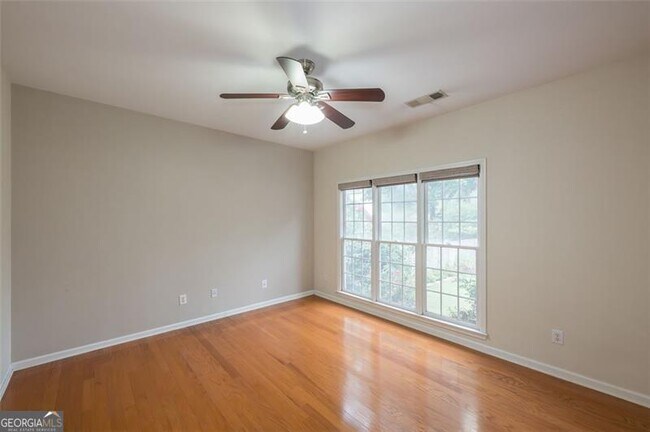 Building Photo - 2404 Gablewood Dr NE