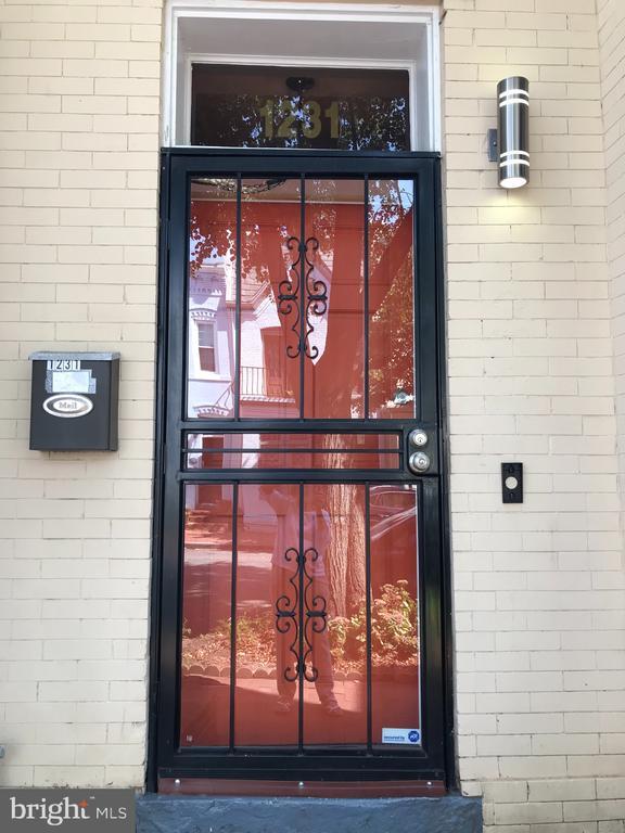 Building Photo - 1231 Linden Pl NE