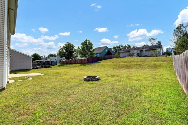 Building Photo - 204 Greenleaf Dr
