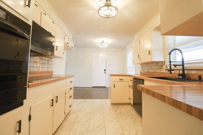 Building Photo - Remodeled home!
