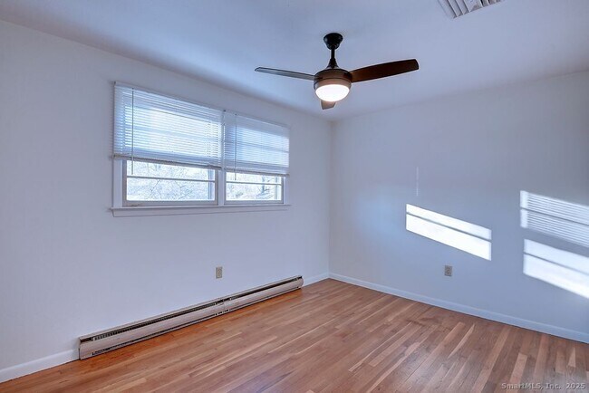 Building Photo - 139 Phyllis Dr