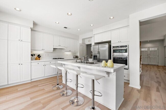 Building Photo - 5329 Ruette De Mer