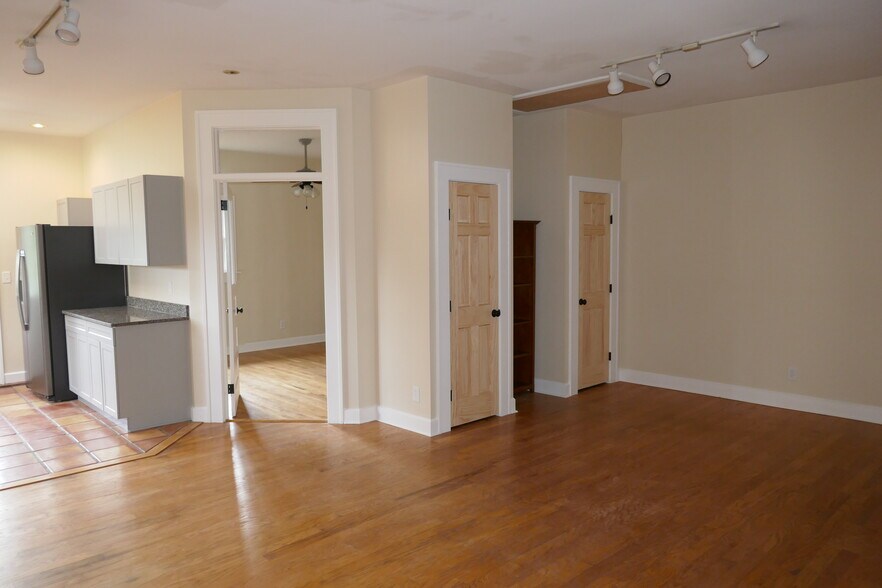 Building Photo - 145 S Columbia Dr