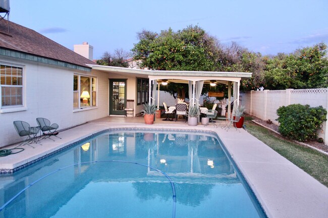 Building Photo - 2041 E Gary Cir