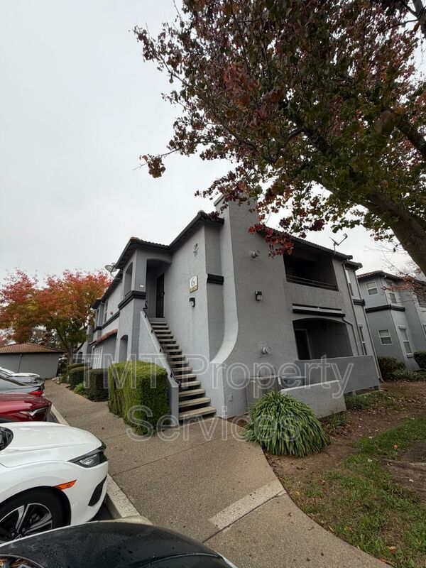 Building Photo - 5201 Laguna Oaks Dr