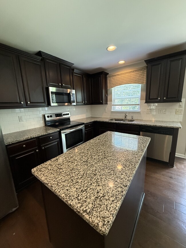 Building Photo - 6855 Coopers Hawk Trail