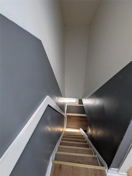 Building Photo - 205-11 110th Ave