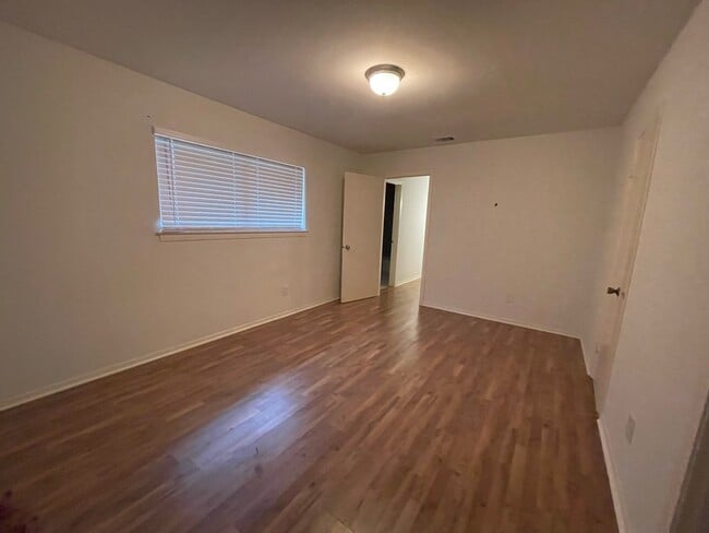 Building Photo - 7219 Tanager St