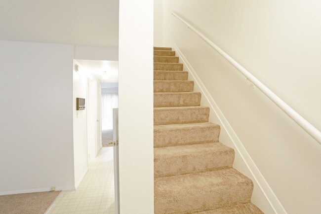 Building Photo - 202 Spring Creek Dr