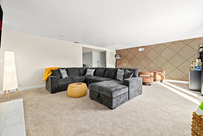 Building Photo - 632 Kenoak Dr