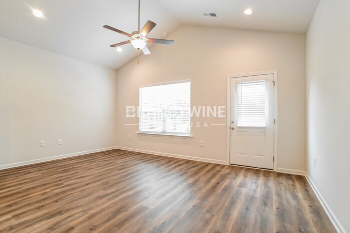 Building Photo - 204 Franklin Ave NW