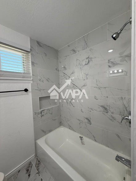 Building Photo - 4210 Sunrise Creek Dr