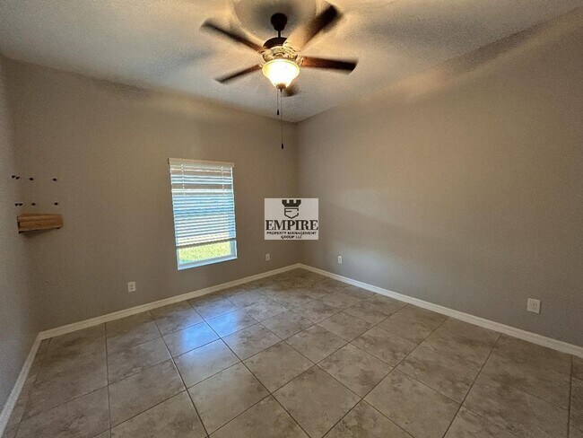 Building Photo - COMING SOON! 3 Beds + Den, 2 Baths, Screened Lanai & More!