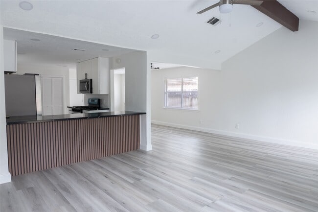 Building Photo - 609 Oak Harbor Dr