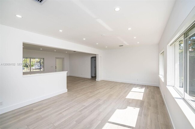 Building Photo - 330 SW 27th Rd