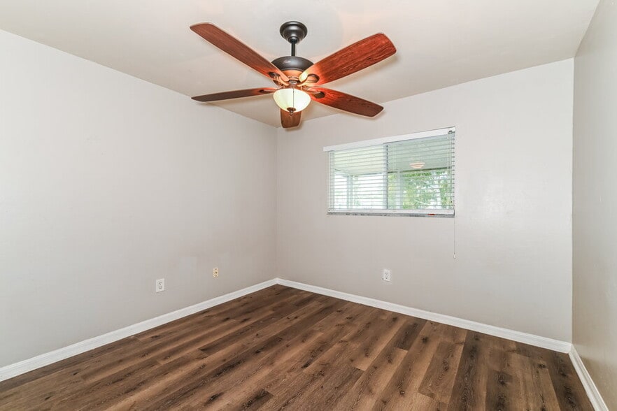 Building Photo - 401 SE 18th St